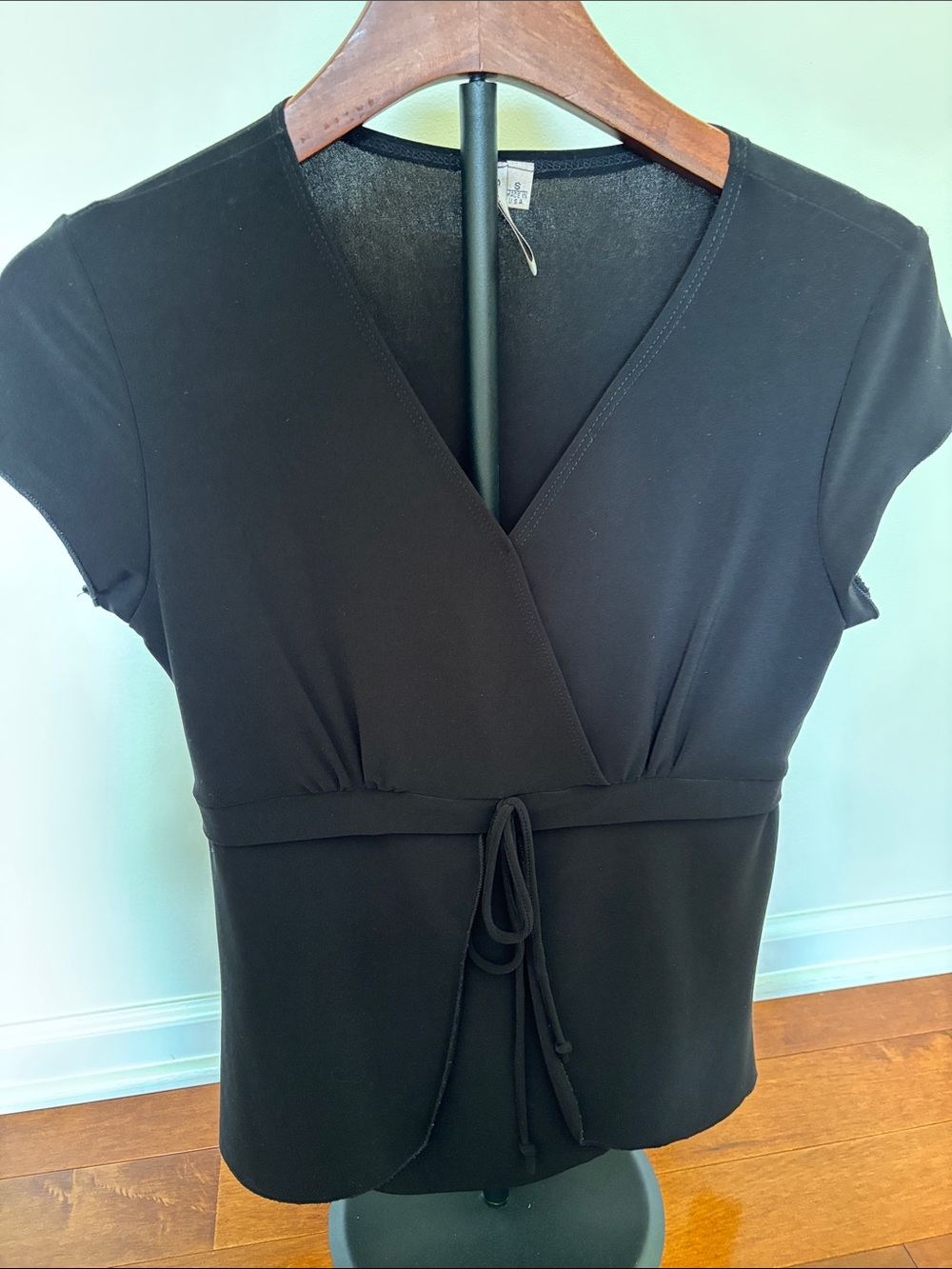 Susan Lawrence Black Wrap Blouse Womens Small Cap Sleeve Work Top
